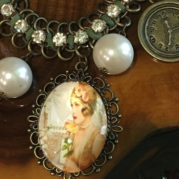 Quirky costume charm necklace & earring set - Picture 10 of 12